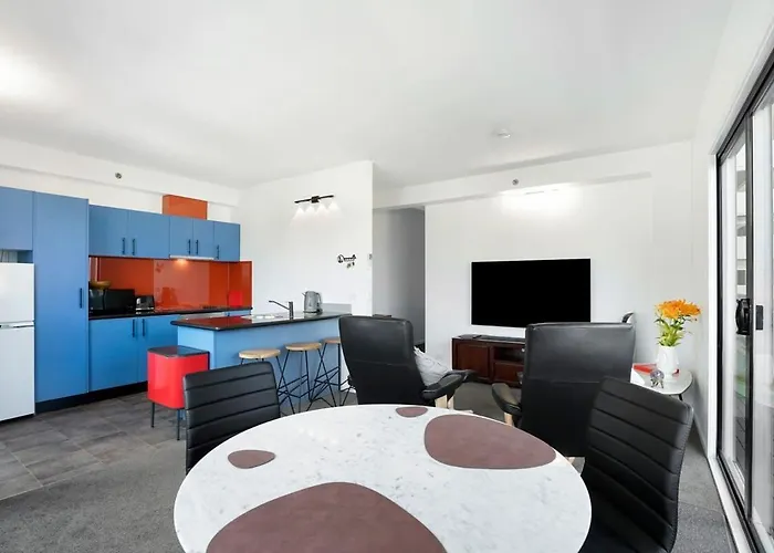 Panoramic View Cbd 1 Bed Apt +Office